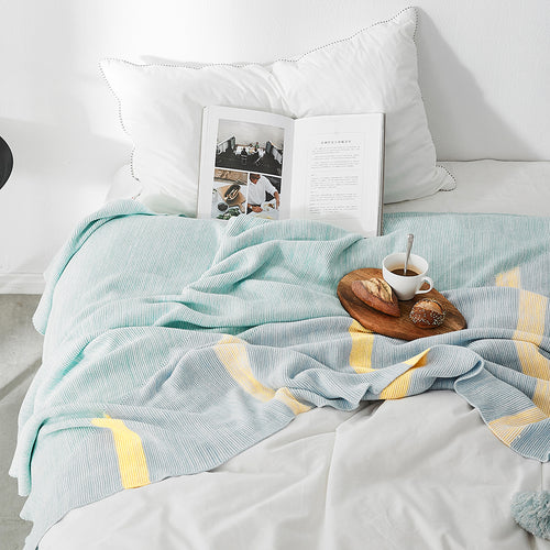 Multifunctional Knitted Blanket