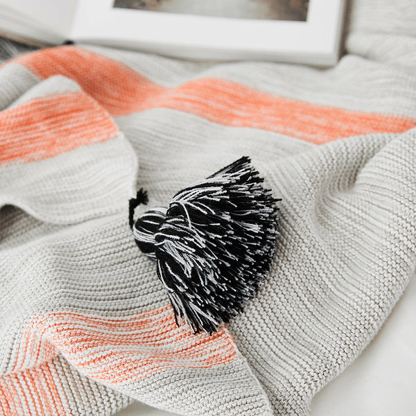 Multifunctional Knitted Blanket